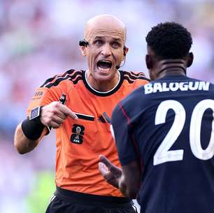 Após polêmica com cartão vermelho, como foi a arbitragem na eliminação dos Estados Unidos?