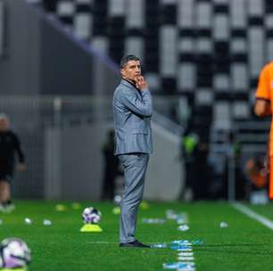 Vasco surpreende e acerta com treinador que estava no futebol saudita