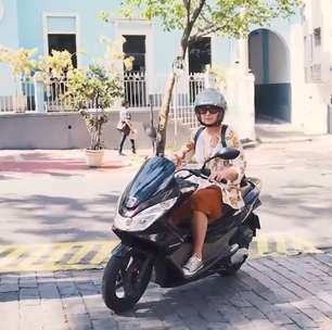 Apresentadora de 67 anos usa scooter para ir trabalhar na Globo