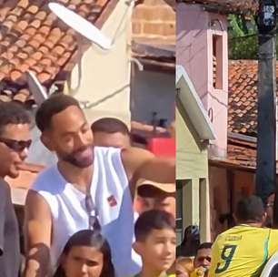 Matheus Cunha é recebido com festa em Baía Formosa após Copa do Mundo