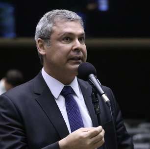Lindbergh pede a Moraes a revogação da prisão domiciliar de Bolsonaro após carta a Flávio