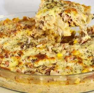 Macarrão cremoso de forno com queijo derretido e molho encorpado, um prato principal digno de elogios
