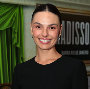 Isis Valverde de all black e Larissa Manoela com peças curingas para musical 'Wicked'