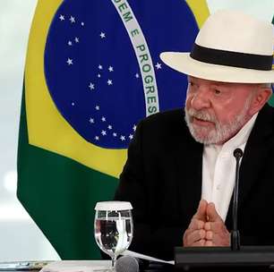 Lula faz piada sobre 'dentadura de Trump' durante reunião no Palácio do Planalto