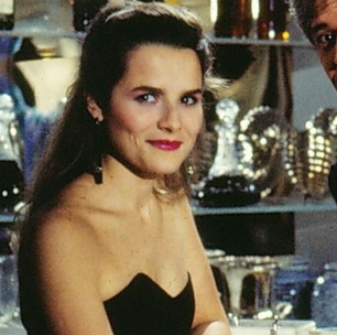 Lançado em 1996, este perfume feminino com aroma limpo que exala requinte e sensualidade no inverno é o favorito da minha tia rica