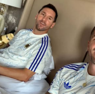 Mais que amigos, friends! De Paul não desgruda de Messi nem na cama