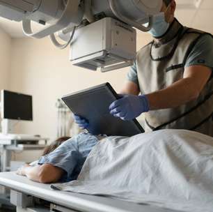Técnico em radiologia trabalha apenas 24 horas por semana, mas formação, registro e exposição controlada fazem parte da carreira