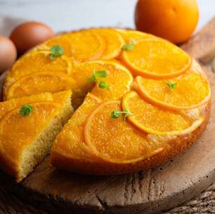 Nem açúcar, nem farinha de trigo: esse bolo de laranja é perfeito para um café da manhã leve e gostoso