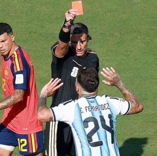 Enzo Fernández entra em lista de jogadores expulsos em finais de Copa