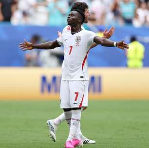 Saka diz que gostaria de ter jogado mais pela Inglaterra na Copa