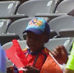 Pequeno a postos! Irmão de Yamal chega a estádio para acompanhar final entre Espanha e Argentina