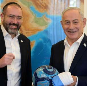 Netanyahu declara torcida para Argentina na final da Copa do Mundo após ganhar camisa de embaixador