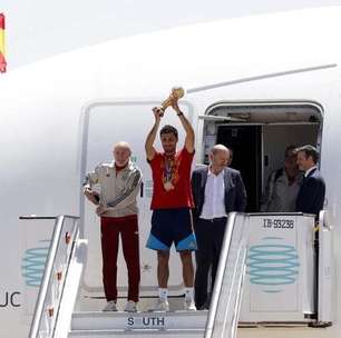 Bicampeã mundial, Espanha desembarca em Madri e terá dia festivo pelas ruas