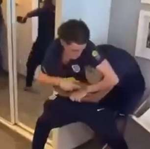 Vídeo: jogadores da seleção inglesa sub-16 trocam socos e chutes em hotel