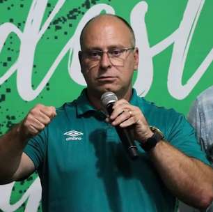 Presidente da Chapecoense é acusado de agressão por torcedor: 'Foi muito menos do que ele merecia'