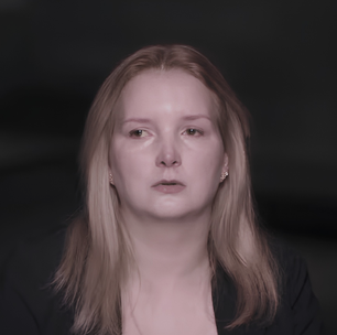 Filha de Elize Matsunaga deixa o Brasil aos 16 anos após novo filme da Netflix sobre o crime