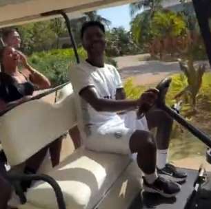 Vídeo: Vini Jr faz barbeiragem e causa "acidente" com carrinho em hotel