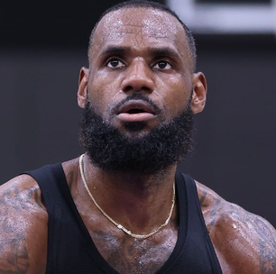 Philadelphia 76ers confirma contratação de LeBron James