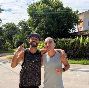 João Gomes presenteia Matheus Cunha e reforça legado de Dominguinhos