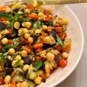 Salada de grão-de-bico com berinjela: leve e saborosa