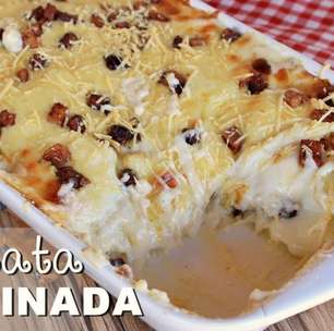 Batata gratinada com bacon e queijo derretido por cima, um acompanhamento fácil e delicioso