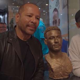 Neymar é homenageado pelo Santos com busto e estátua em memorial: 'Honra muito grande'