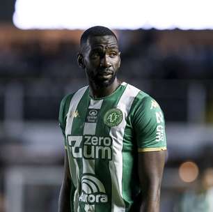 Bolasie sofre lesão rara e é internado após choque em jogo da Chapecoense na Copa do Brasil