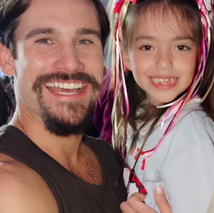 Entrevista | 'O amor não pode ser vivido pela metade': Nicolas Prattes expõe como a relação com a enteada, Zoe, o preparou para o 1º filho com Sabrina Sato
