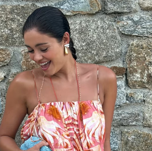 Sophie Charlotte coloca na mala de viagem da Grécia vestido balonê de R$ 549
