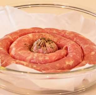 Linguiça com pasta de alho assada no forno com um tempero divino para ficar suculenta e deliciosa