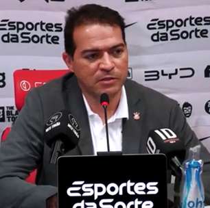 Diretor do Corinthians reclama de arbitragem após derrota: 'Nosso jurídico está estudando'