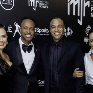 Roupas de Luciele Camargo e Carol Peixinho no leilão de Neymar causam na web: 'Não precisa'