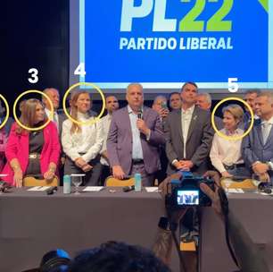 Veja quem são as mulheres que estavam ao lado de Flávio Bolsonaro em anúncio de vice