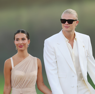 As sandálias favoritas de Erling Haaland para o verão são um par perfeito, ideal tanto para usar na praia com roupa de banho quanto em uma festa com terno de linho