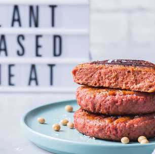 Cientistas criam proteína de carne com alface e tabaco; conheça a alternativa sustentável