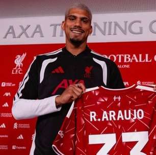 Liverpool anuncia contratação de Ronald Araújo, do Barcelona