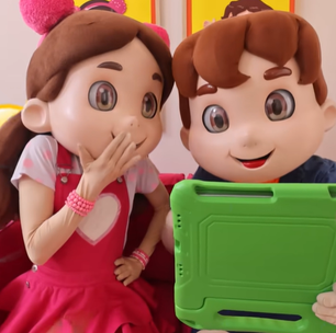 Maria Clara &amp; JP levam fenômeno do YouTube aos palcos em espetáculo infantil no RJ