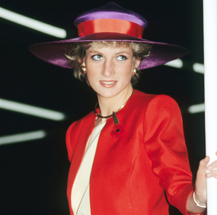 Os novos tênis da marca carioca lançada em 1989, Sonho dos Pés, na cor 'crochê de vovô' são o 'it-item' perfeito para a tendência de looks no estilo 'tomato grape' que trazem cor para os dias cinzas de Inverno