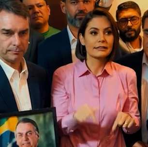 Flávio Bolsonaro participa de oração com Michelle em primeiro encontro após desavença pública; veja vídeo