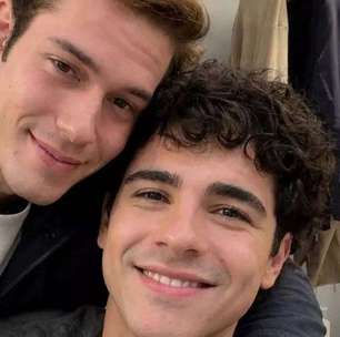 De sunga, João Victor e Pietro Antonelli elevam a temperatura em clique juntos na praia