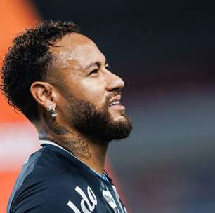 Neymar viraliza na Europa após o que fez com a camisa do Santos