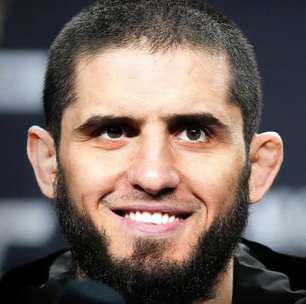 Islam Makhachev faz promessa após recorde histórico e exalta Rússia no MMA