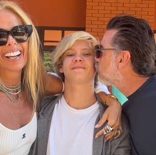 Adriane Galisteu se despede do filho Vittorio na Europa com look todo branco e prático para levar na bagagem