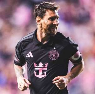 Messi faz gol e presta homenagem emocionante ao pai falecido