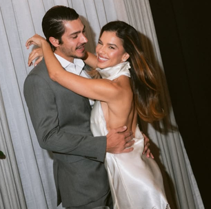 Mariana Rios aposta em vestido branco de R$ 2.498 para jantar de noivado