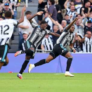 Nos descontos, Liverpool arranca empate com o Newcastle