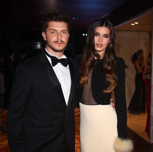 Baile do BB: Camila Queiroz usa look Valentino bicolor com minibolsa; veja valores e mais looks da festa beneficente