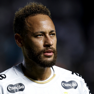 Do 'eu te amo' à revolta: Neymar é cercado por crianças, enquanto irmã do jogador vira alvo de ataques de torcida rival em estádio. Veja!