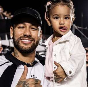 Neymar e Mavie são "engolidos" por crianças antes de Santos x Mirassol