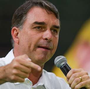 Flávio Bolsonaro sobre ausência em debate da Band: 'Quero debater com quem está destruindo o Brasil'
